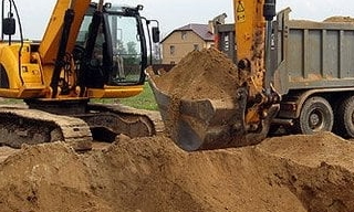Выкопать яму экскаватором в Краснотурьинске от 916 руб. - 2Землекопа-Кту